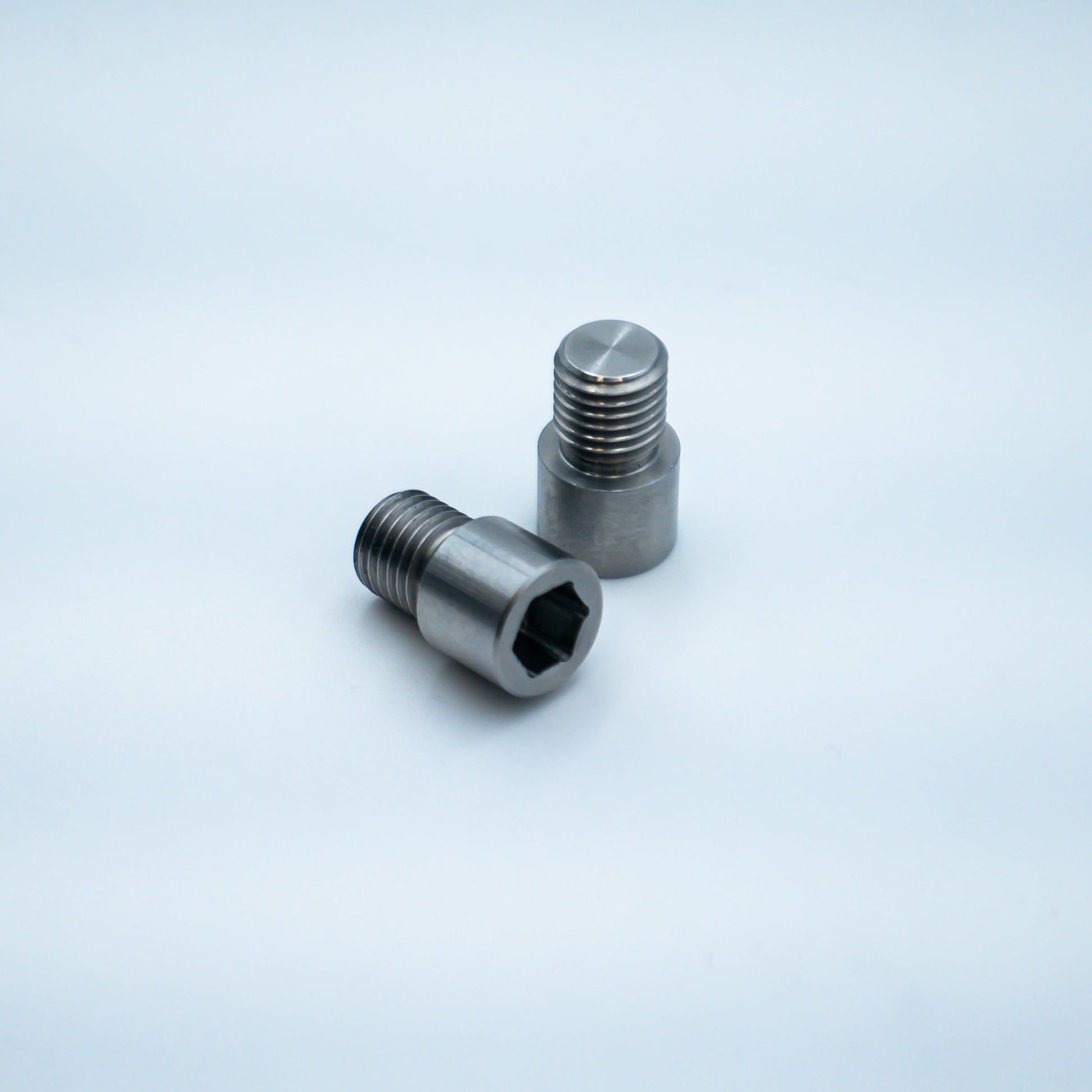 busing bolts M8x1